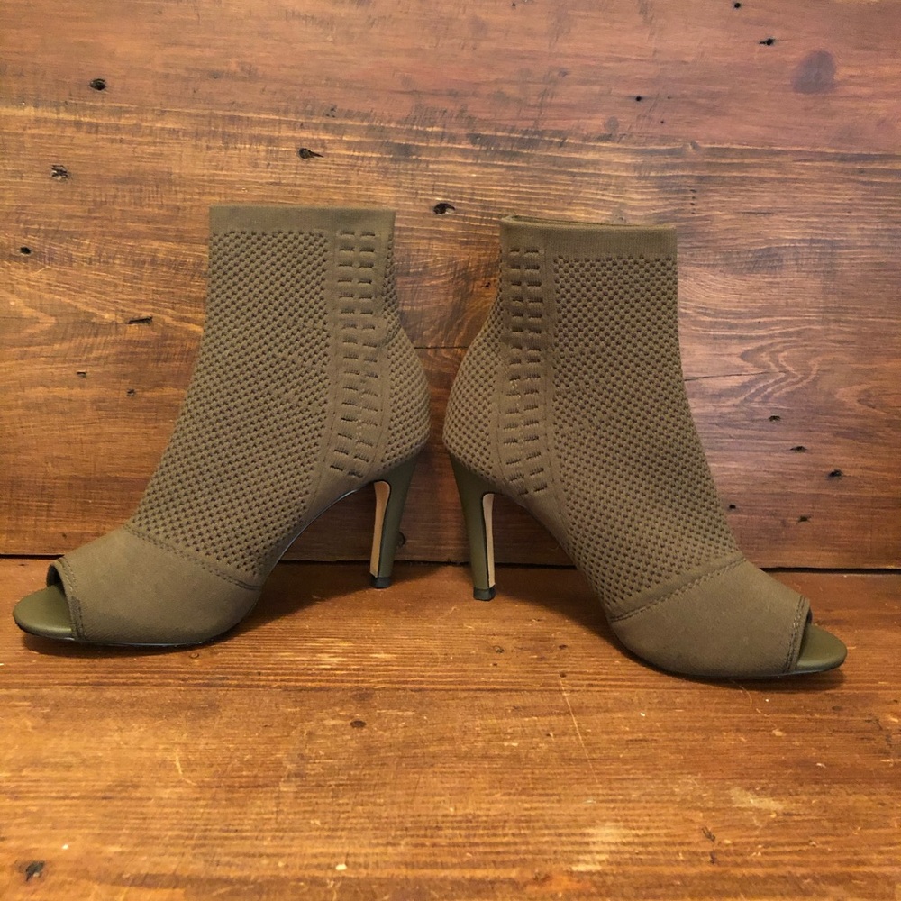 Express Heels - Picture 2 of 3